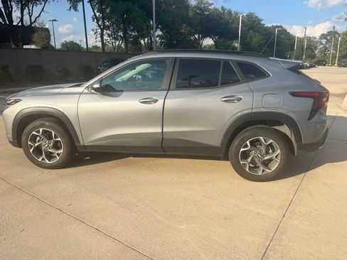 Used 2024 Chevrolet Trax LT w/ Driver Confidence Package FWD image 5