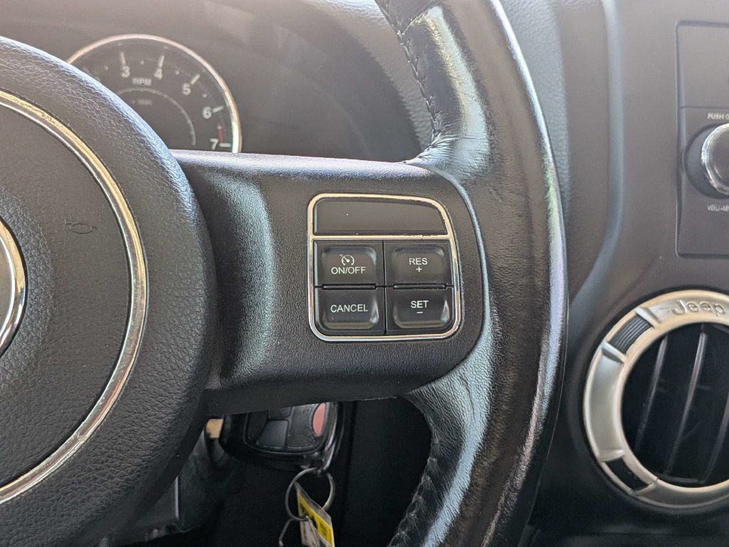 Used 2018 Jeep Wrangler Unlimited Sahara w/ Connectivity Group AWD/4WD image 22