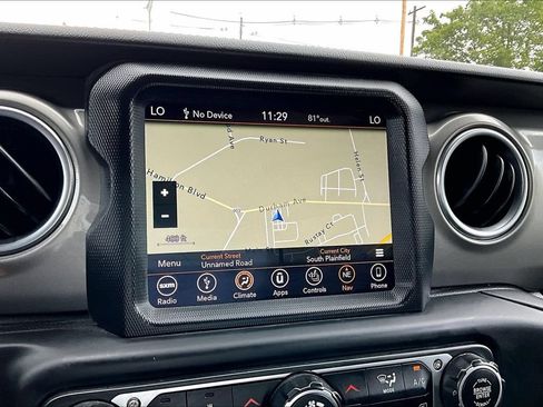 Used 2018 Jeep Wrangler Unlimited Sahara AWD/4WD image 26