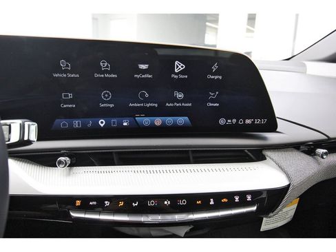 New 2027 Cadillac Optiq Luxury w/ LPO, Floor Liner Package AWD/4WD image 16