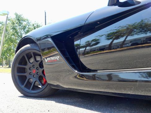 Used 2004 Dodge Viper SRT-10 image 48