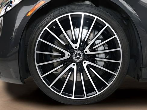 Used 2022 Mercedes-Benz S 500 4MATIC w/ AMG Line Package image 32