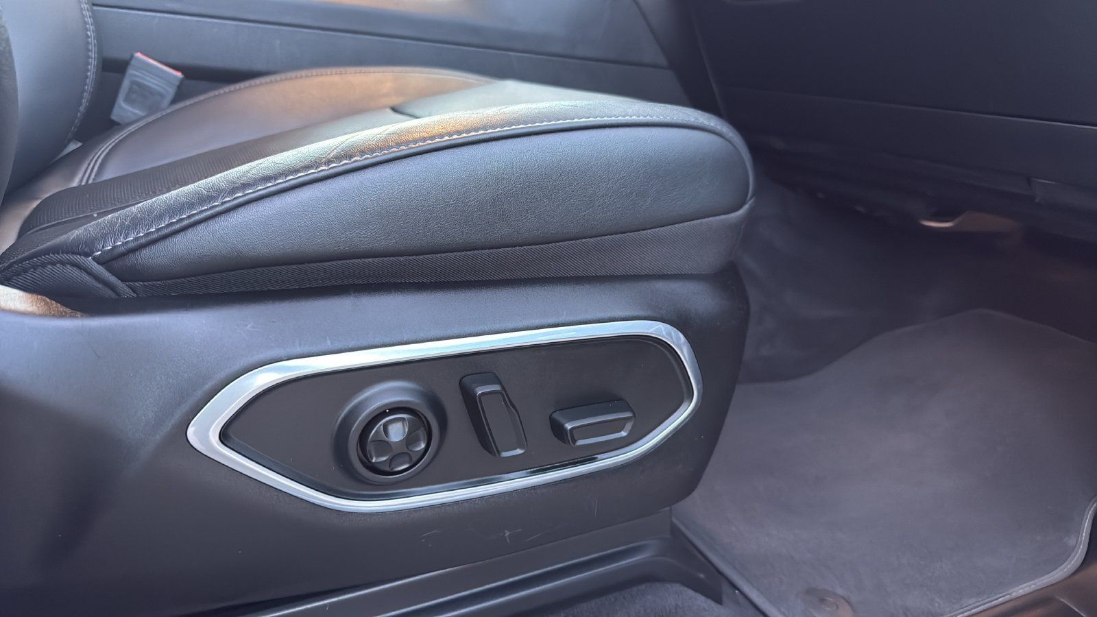 Used 2024 Jeep Wagoneer Series II w/ Flexible Seating Group RWD image 24