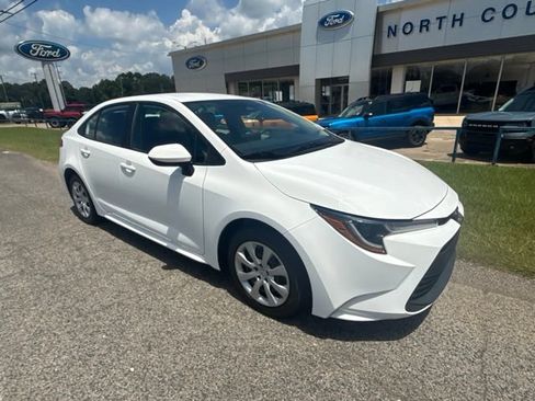 Used 2023 Toyota Corolla LE FWD image 2