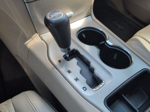 Used 2013 Jeep Grand Cherokee Overland w/ Advance Technology Group RWD image 20