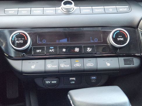 Used 2024 Hyundai Elantra SEL w/ Convenience Package FWD image 18