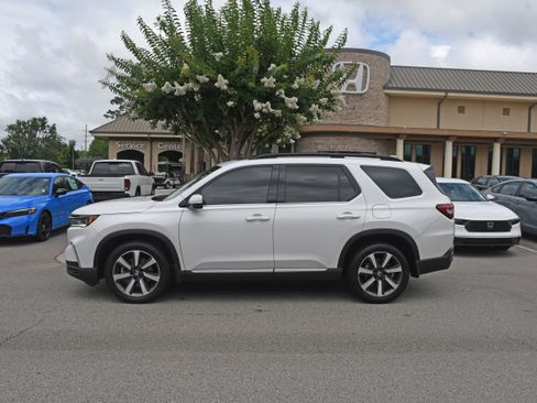 Used 2023 Honda Pilot Touring image 2
