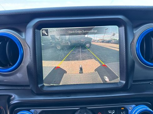 Used 2020 Jeep Gladiator Overland AWD/4WD image 23