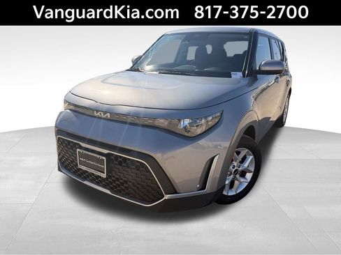 Certified 2025 Kia Soul LX image 1