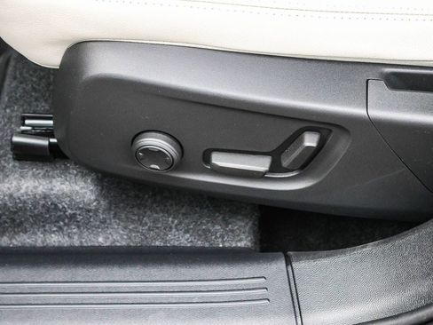 New 2026 Volvo XC40 B5 Plus w/ Protection Package Premier image 30