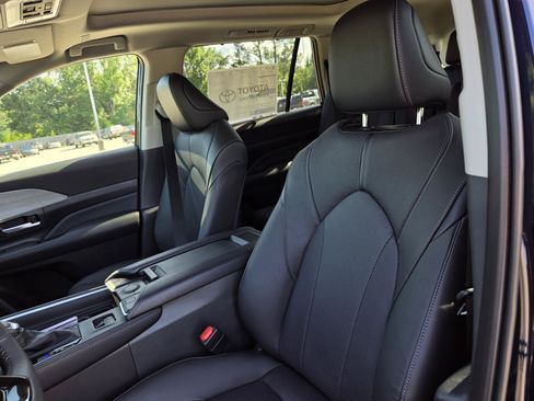 Used 2026 Toyota Grand Highlander FWD image 12