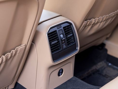 Certified 2025 Porsche Macan image 41