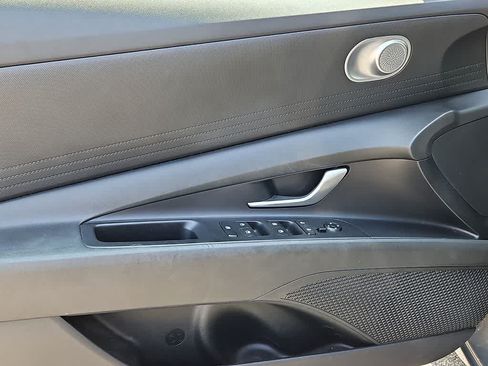 Used 2024 Hyundai Elantra SE FWD image 11