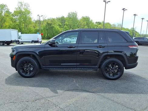 Certified 2024 Jeep Grand Cherokee Altitude AWD/4WD image 4
