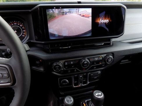 Certified 2025 Jeep Wrangler Sport S image 17