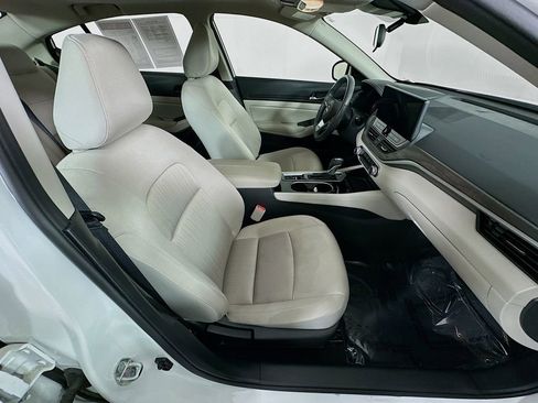 Certified 2024 Nissan Altima 2.5 SV w/ SV Premium Package AWD/4WD image 35