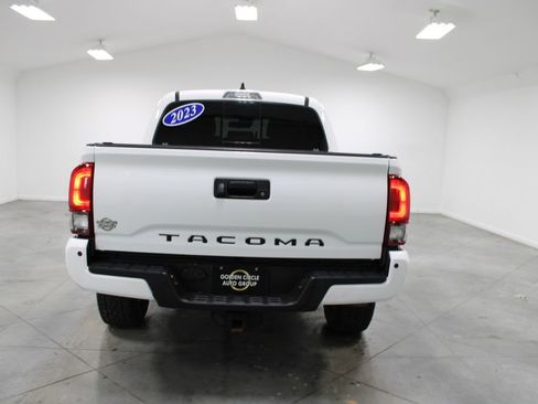 Used 2023 Toyota Tacoma TRD Off-Road w/ Technology Package AWD/4WD image 8