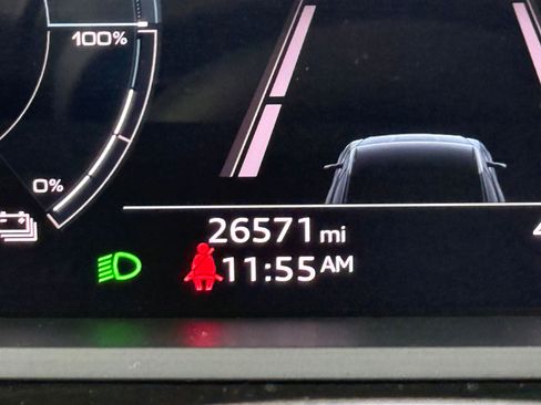 Certified 2022 Audi e-tron Premium w/ Convenience Plus Package image 23