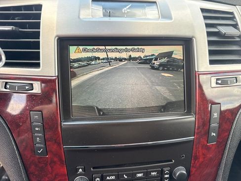 Used 2011 Cadillac Escalade EXT Luxury AWD/4WD image 32
