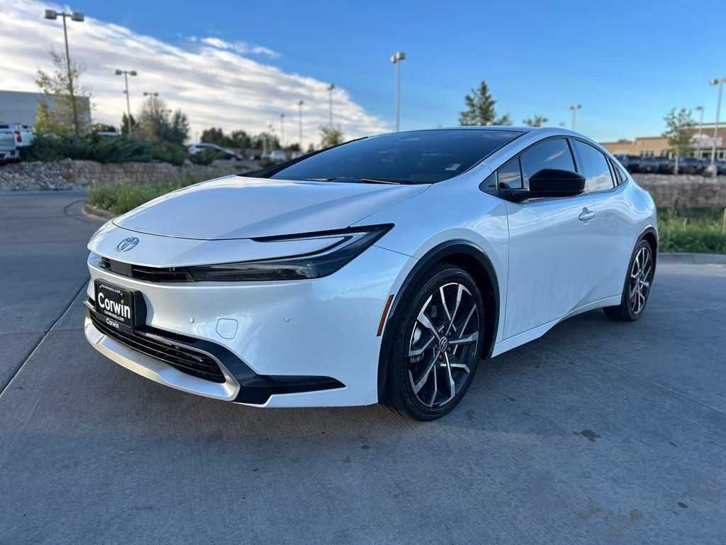 Used 2024 Toyota Prius Prime FWD image 3