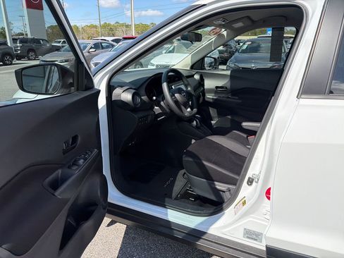 Certified 2025 Nissan Kicks Play S image 11