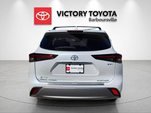 New 2026 Toyota Highlander Platinum AWD/4WD image 4