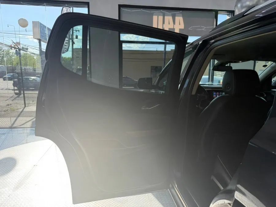 Used 2017 GMC Acadia Denali w/ Technology Package AWD/4WD image 7