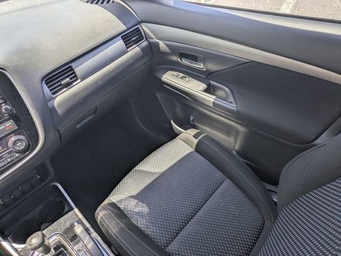Used 2017 Mitsubishi Outlander ES FWD image 17