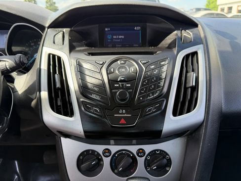 Used 2014 Ford Focus SE FWD image 25