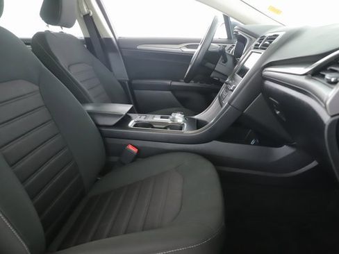 Used 2020 Ford Fusion SE image 30