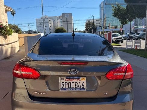 Used 2017 Ford Focus SE image 6