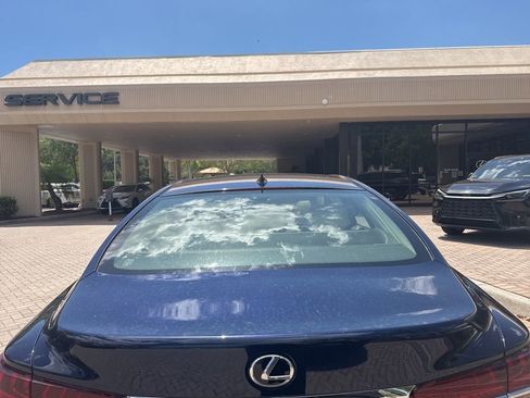 Used 2020 Lexus LS 500 w/ Accessory Package (Z2) RWD image 6