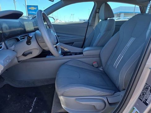 Used 2023 Hyundai Elantra SEL w/ Convenience Package image 10