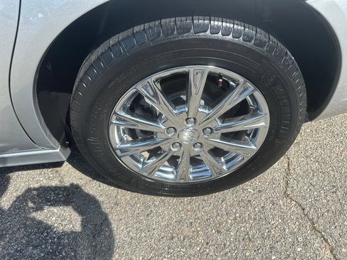 Used 2010 Buick Lucerne CXL FWD image 32