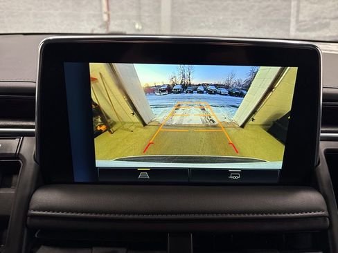 Used 2024 Chevrolet Suburban LT image 35