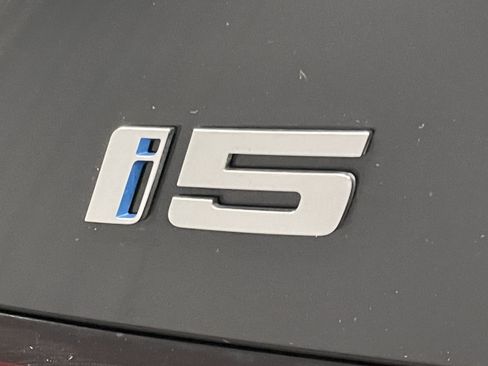 Used 2024 BMW i5 eDrive40i w/ Premium Package RWD image 24