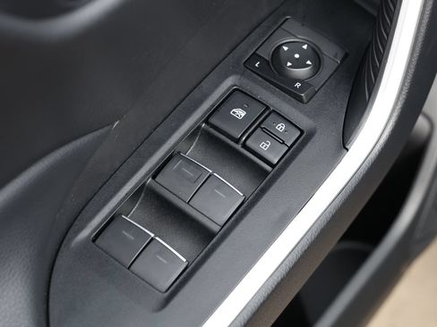 Used 2025 Toyota RAV4 XLE w/ Convenience Package FWD image 27