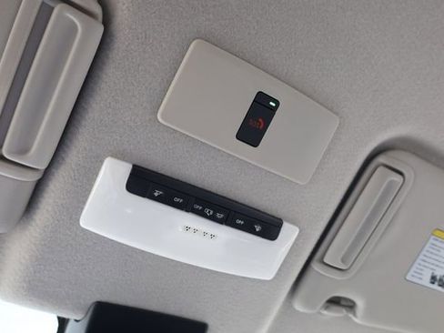 Used 2023 Nissan Kicks SR w/ SR Premium Package image 26