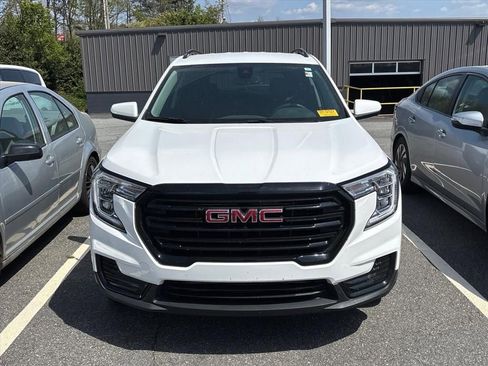 Used 2022 GMC Terrain SLE w/ Driver Convenience Package image 4