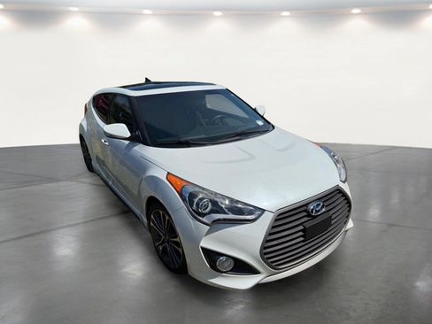 Used 2016 Hyundai Veloster Turbo w/ Option Group 04 FWD image 9