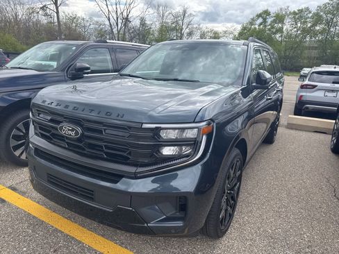 New 2026 Ford Expedition Max Platinum w/ Stealth Performance Package AWD/4WD image 3