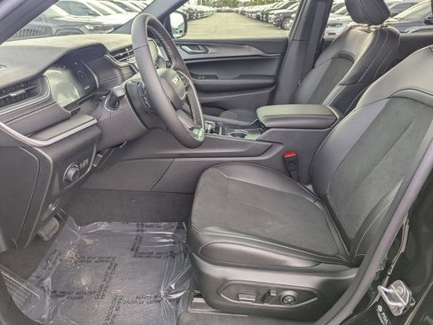 New 2025 Jeep Grand Cherokee L Altitude image 14