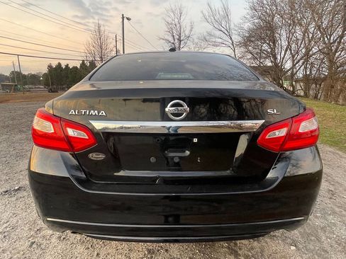 Used 2017 Nissan Altima 2.5 SL w/ Moonroof Package image 3
