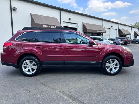 Used 2013 Subaru Outback 2.5i Limited image 2
