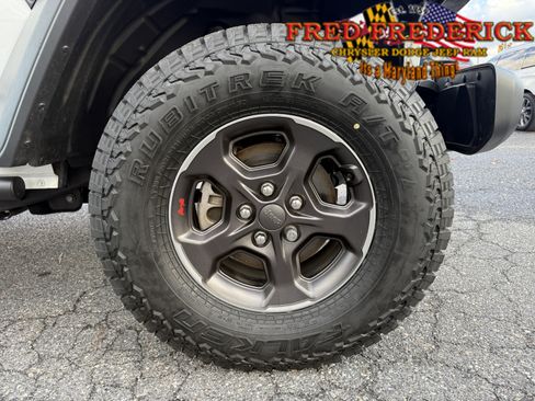 Used 2021 Jeep Gladiator Rubicon image 10