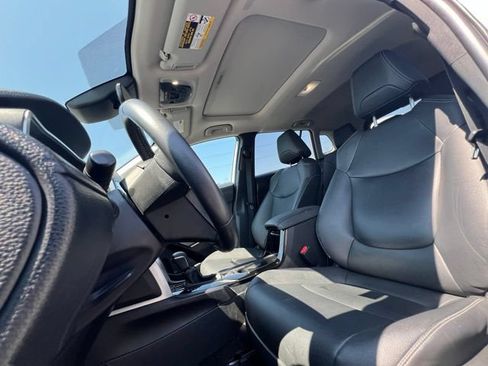 Used 2022 Toyota Corolla Cross XLE w/ Convenience Package AWD/4WD image 14