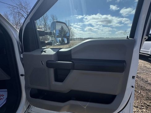Used 2018 Ford F550 4x4 Regular Cab Super Duty image 42