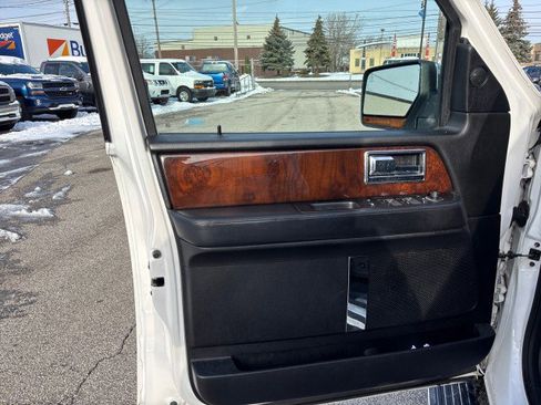 Used 2016 Lincoln Navigator Select image 9