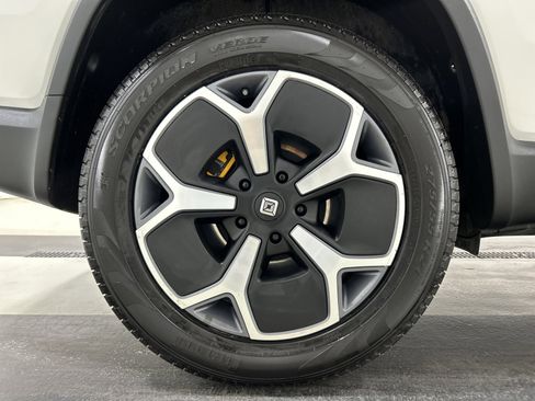 Used 2024 Rivian R1S Adventure image 12