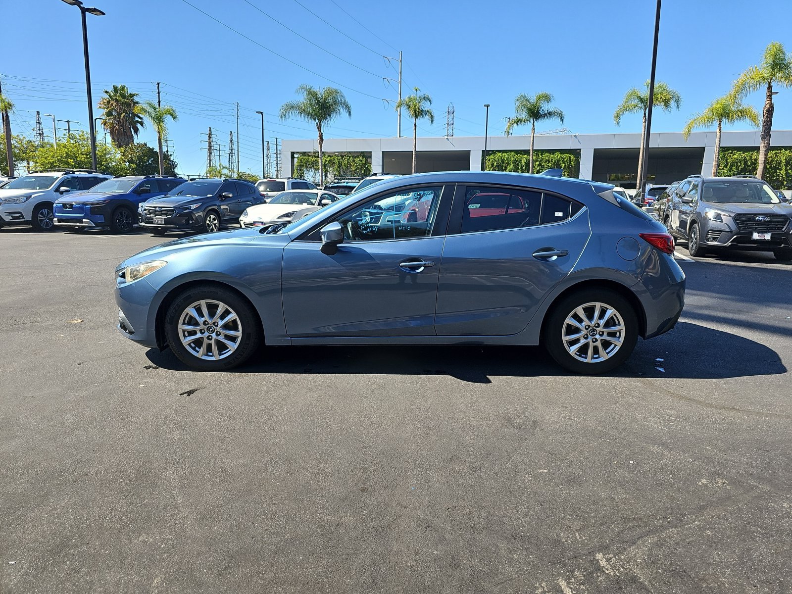 Used 2015 MAZDA MAZDA3 i Touring w/ Technology Package FWD image 4